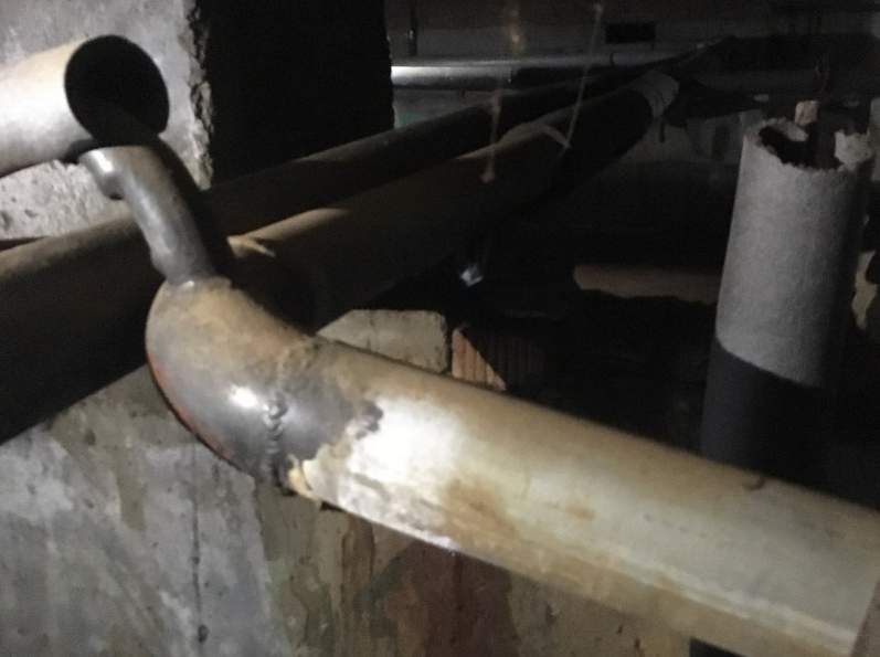 Госжилинспекция предписала управляющей организации из Мытищ провести ремонт инженерных коммуникаций в подвале жилого дома!