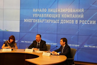  Михаил Мень 25 ноября на пресс-конференции в МИА «Россия сегодня»